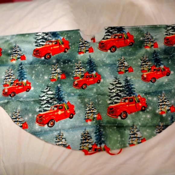Christmas Tree Skirt - Picture 1 of 5